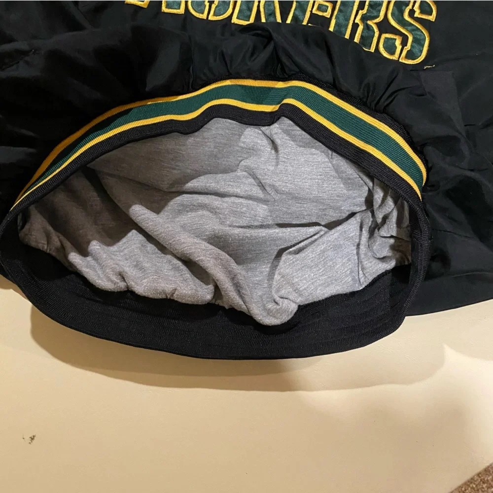 Green Bay Packers Jacket Men’s Large Black Spellout Vneck Pullover Embroidered